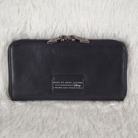 Marc by Marc Jacobs Disney Alice I'm Not Like Other Girls Wallet - Picture 2 of 6